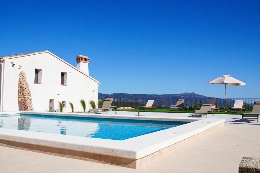 Rural Masía with 6 Bedrooms | Nature & Fireplace - Image 1