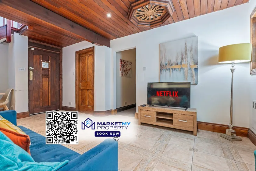 Converted Church - Sleeps 8 with Parking & WiFi - Image 1