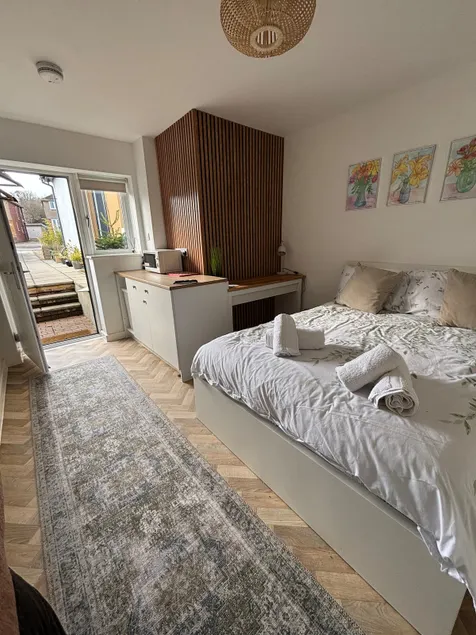 Oxford Beehive Studio with free off street parking - Image 1
