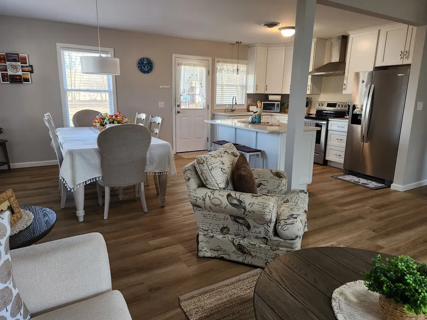 Bungalow by the Bay - Image 1