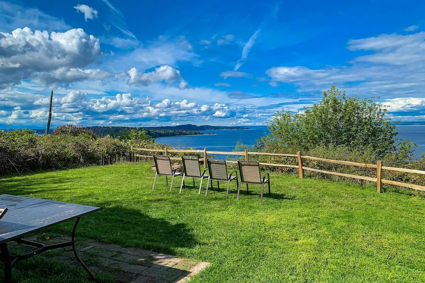 2BR Vashon Island Home with Breathtaking views - Image 1