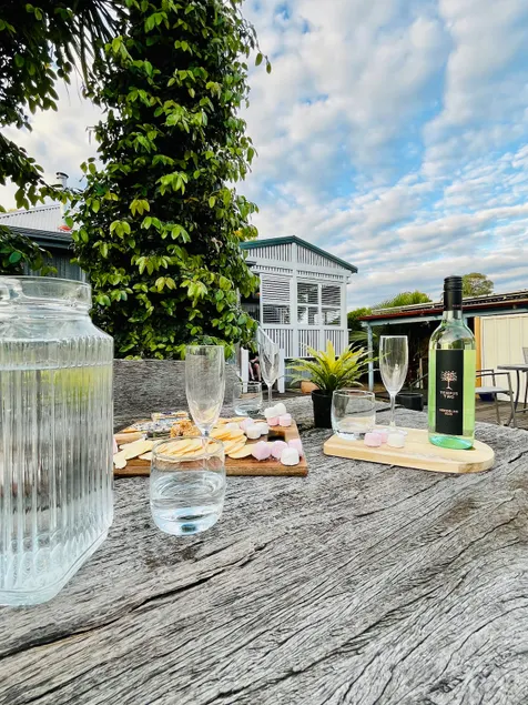 The Vine & Rail Cottage - Image 1