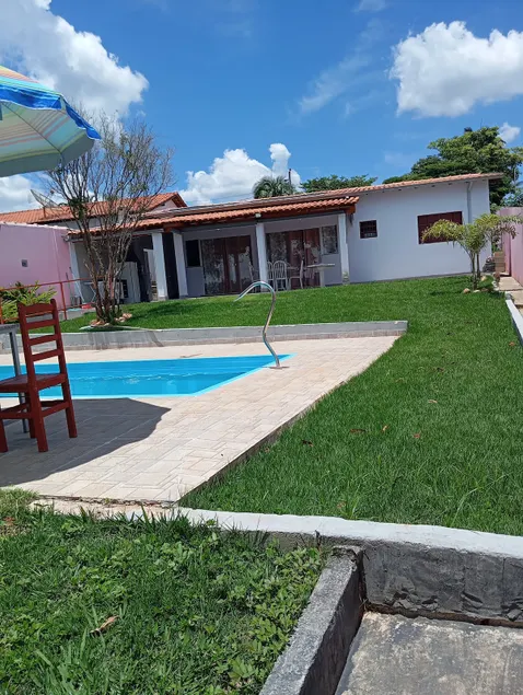 Farmhouse with pool in condominium - Image 1