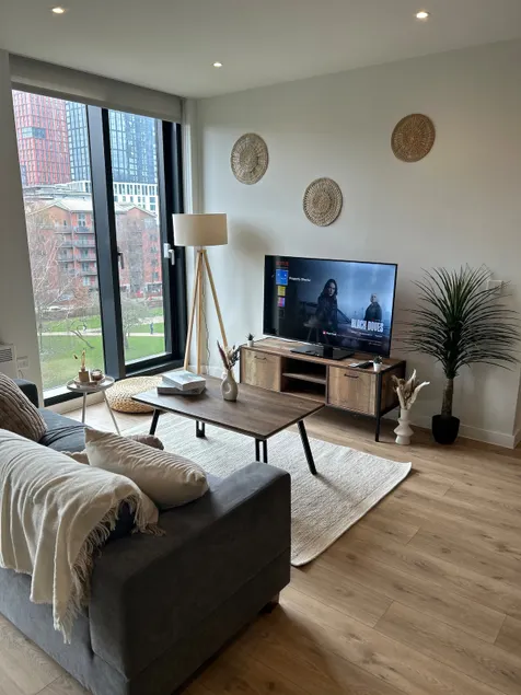 Spacious Central Apartment Terrace Gym Free Parking - Image 1