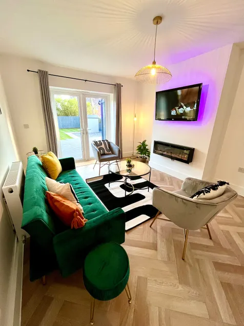Luxury home near Alton Towers | Garden & Parking - Image 1