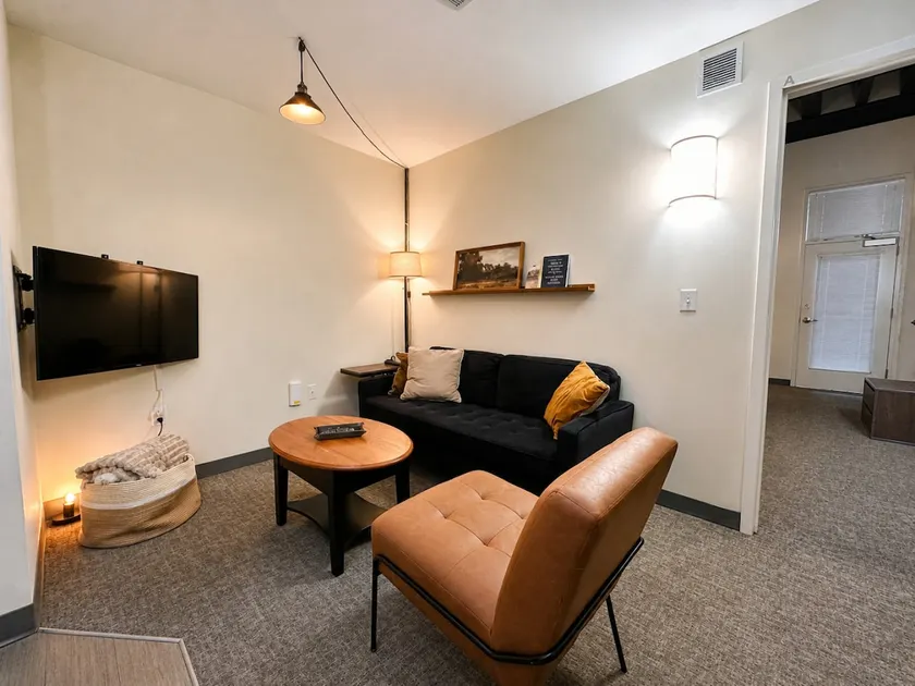 Cream City Industrial Loft Near Fiserv with Parking - Suite 1 - Sleeps 8 - Image 1