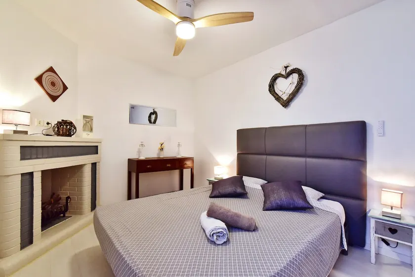 Spacious, air-conditioned, comfortable accommodation - Image 1