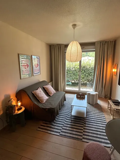 1BR with balcony and pool - Image 1