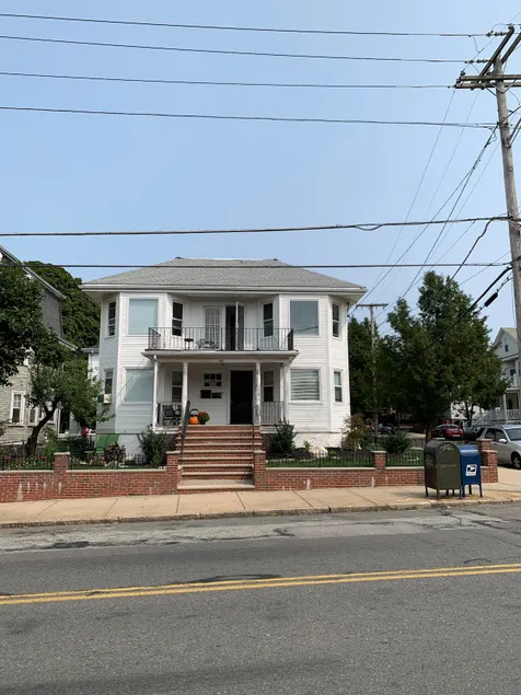 Cozy Family home on Main St - Image 1