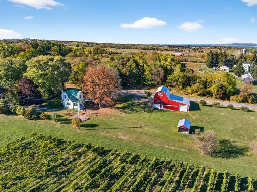 Cayuga Lake Farmhouse on Finger Lakes Wine Trail - Image 1