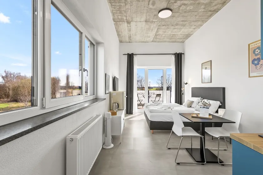 Quiet studio with balcony – modernly furnished - Image 1