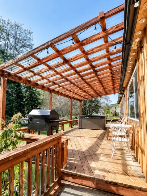 Starry Night Cabin on River w/ Hot Tub - Image 1