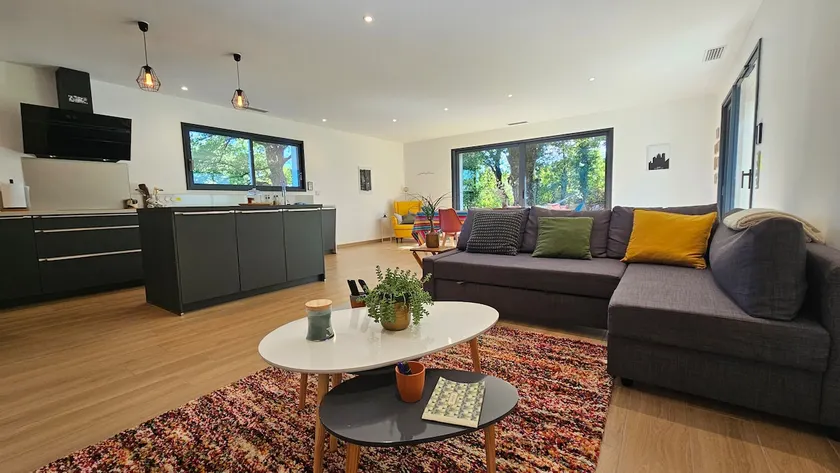 Chêne des Parets - air-conditioned house with garden - Image 1