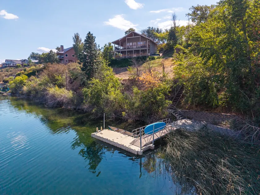 Wapato Lake – Dock, Hot Tub, EV Charging, Sleeps 6 - Image 1