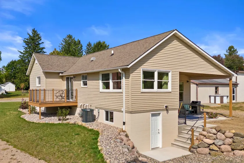 Charming 3-Bedroom Home - Image 1