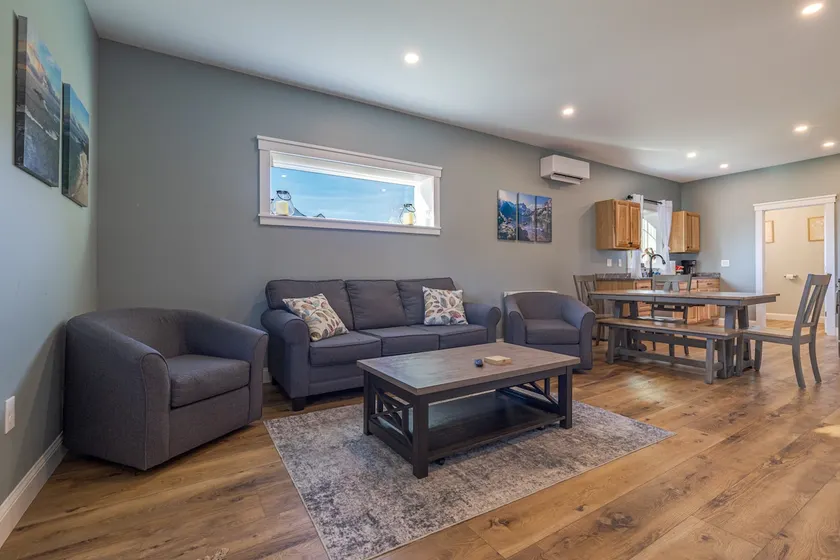 Beautiful 2BR Apt in Ellsworth [Hilltop Townhouse] - Image 1