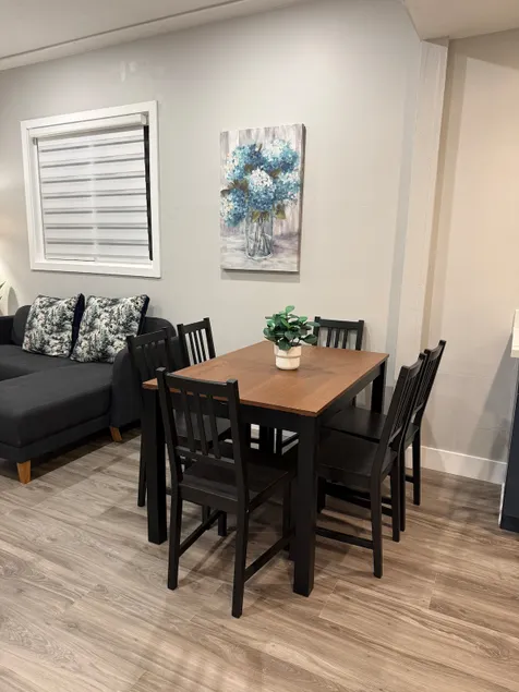 New Remodel Sunset 3 Br King Suite with Parking - Image 1