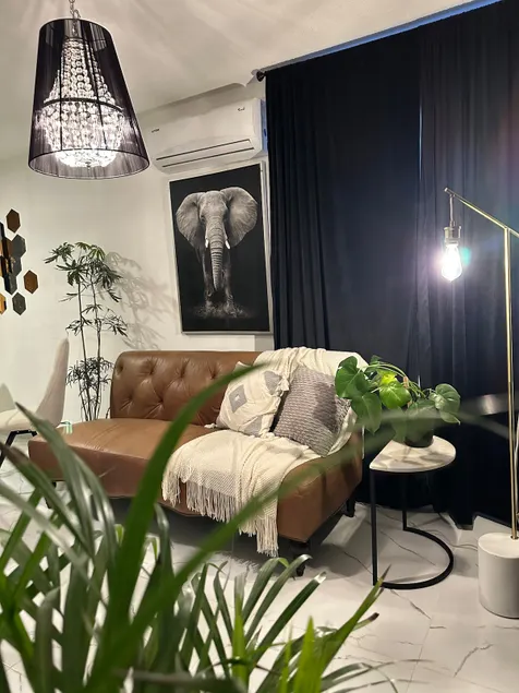 Location, comfort and style. - Image 1