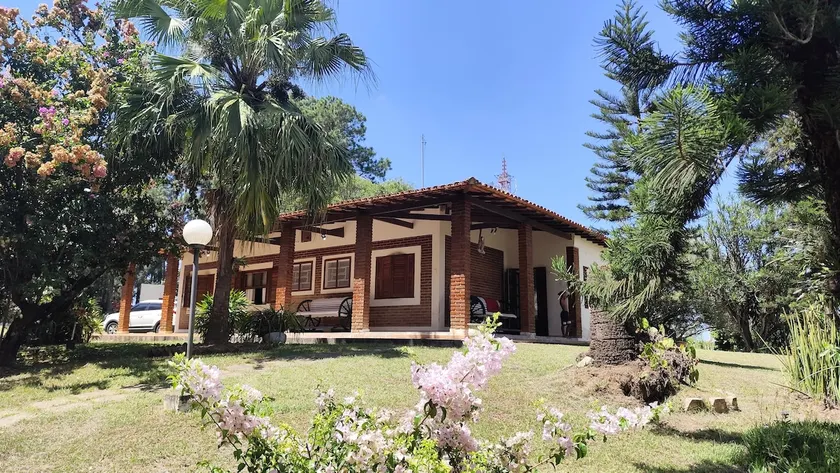 J.F. Sarapuí Farmhouse - Image 1