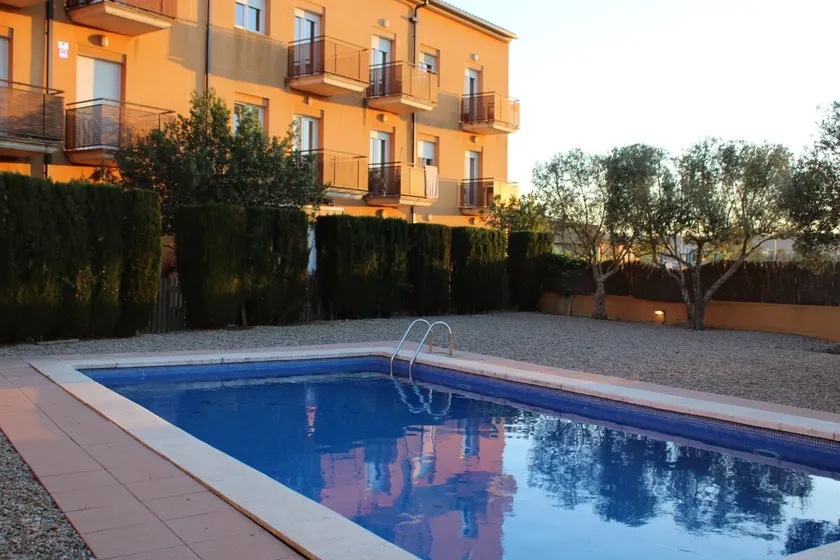 Beautiful apartment with pool near Begur - Image 1