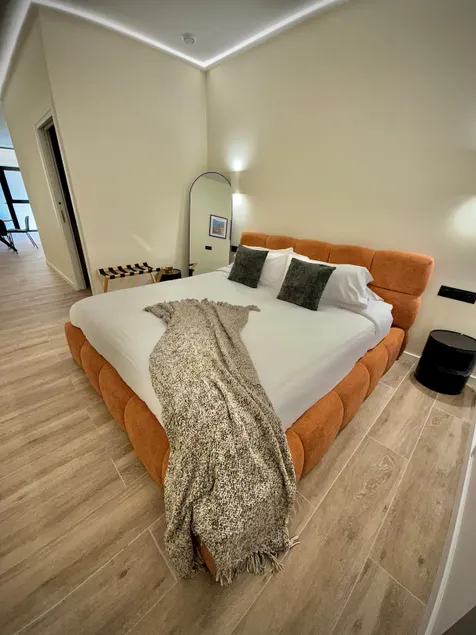 Tao Suite 2 next to the Aquarium - Image 1