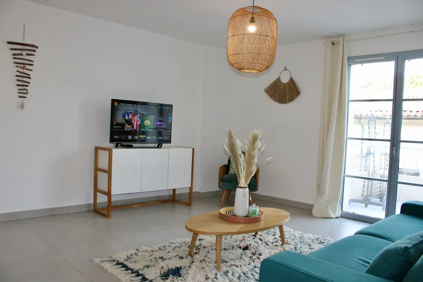 Les Hauts du Port - stylish and centrally located apartment. - Image 1