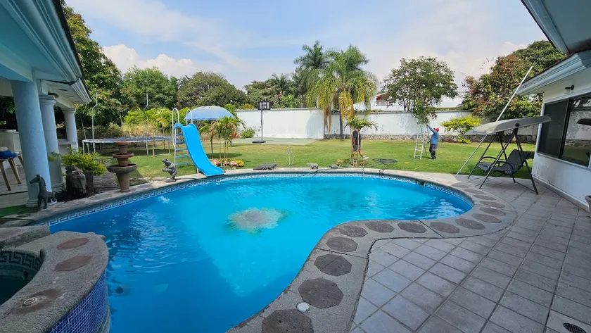 Villa Cocoyoc 23 Pax Pool Jacuzzi and Basketball - Image 1