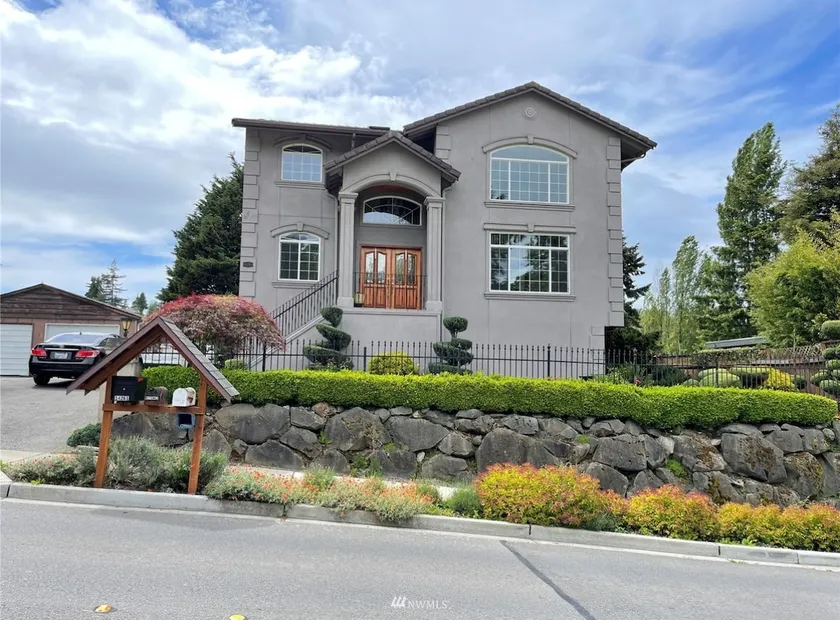 Tukwila hub house - Image 1