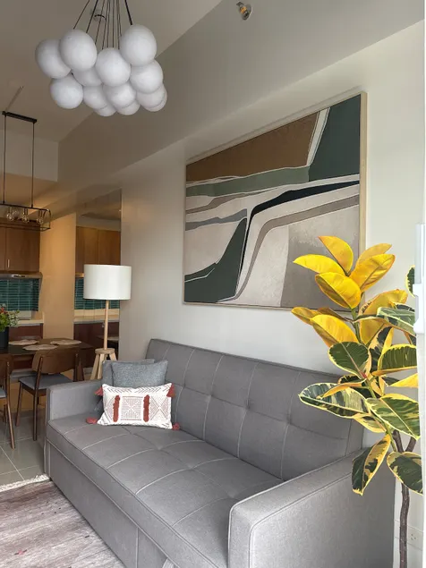 2Br QC Furnished Condo w 300mbps Net Free Pool Use - Image 1
