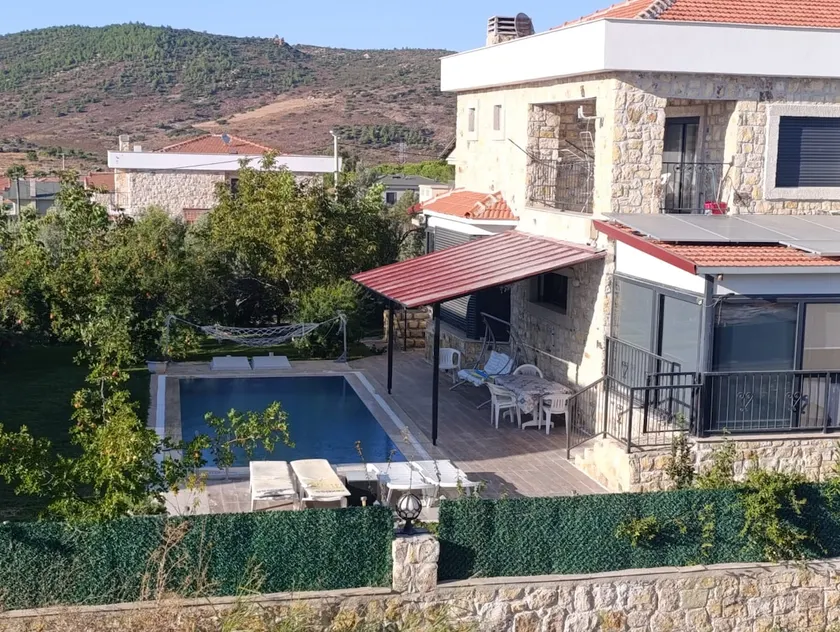 In Foça: Stone House for rent on a monthly basis until May 2027. - Image 1