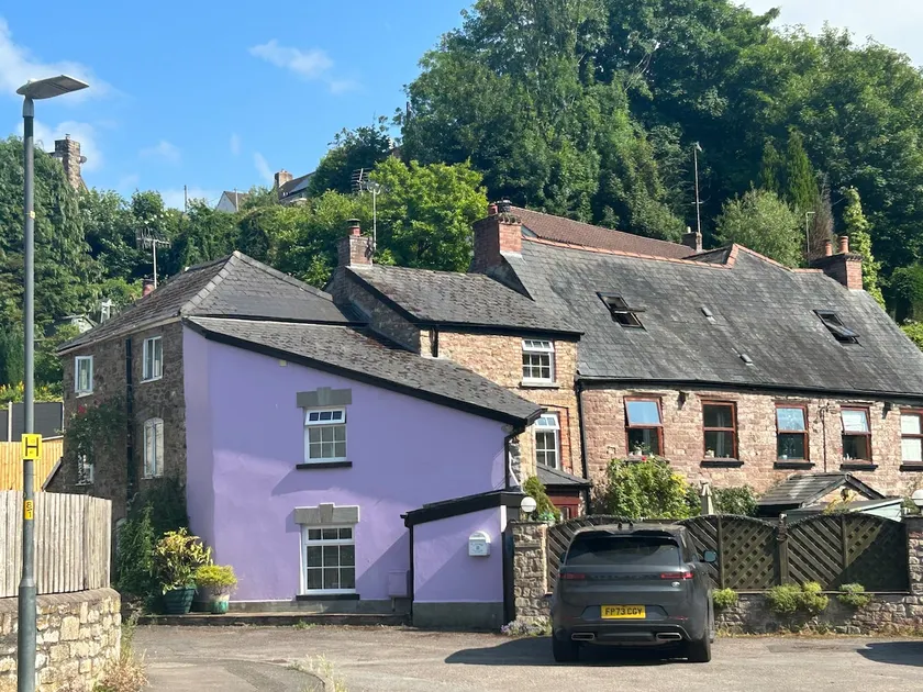 Pretty Cottage on the River Wye - Image 1