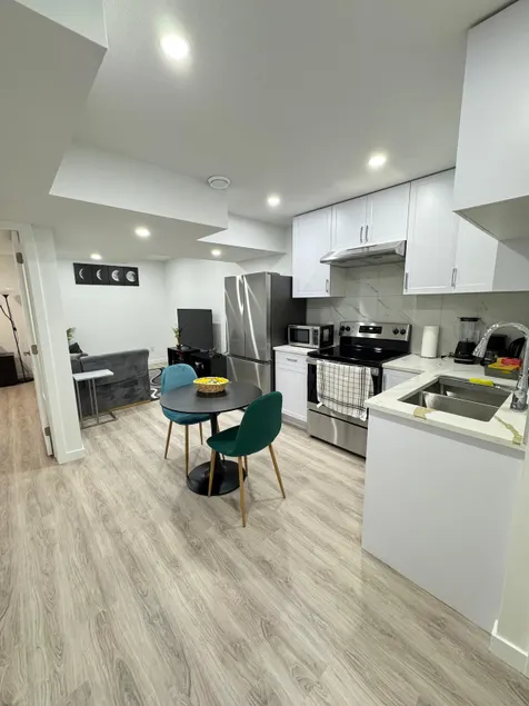 Modern Comfort in West Edmonton - Image 1