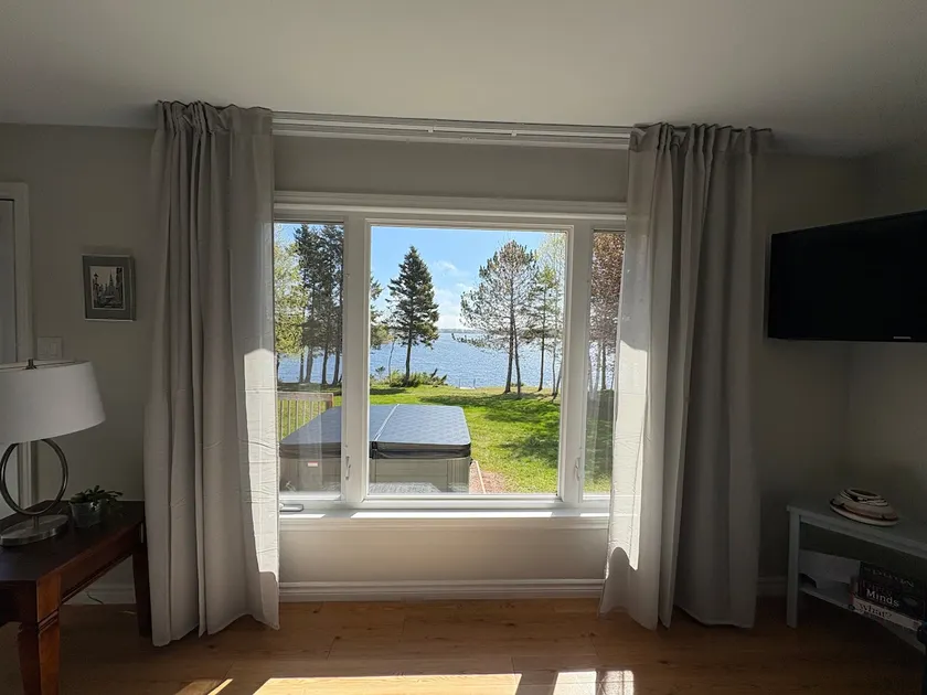 Riverside Landing Cottage: Waterfront with Hottub - Image 1