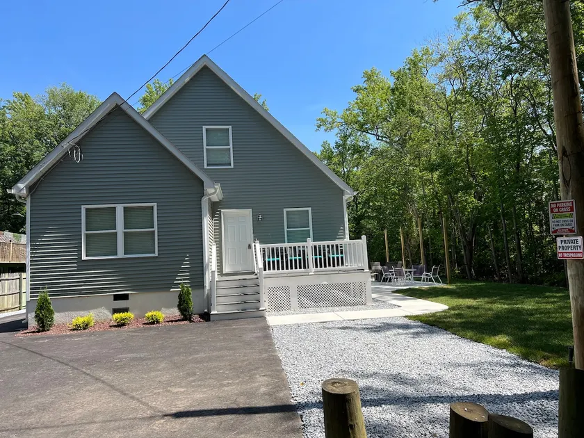 Beach House By The Bay, Sleeps 19, 9 Car Parking - Image 1