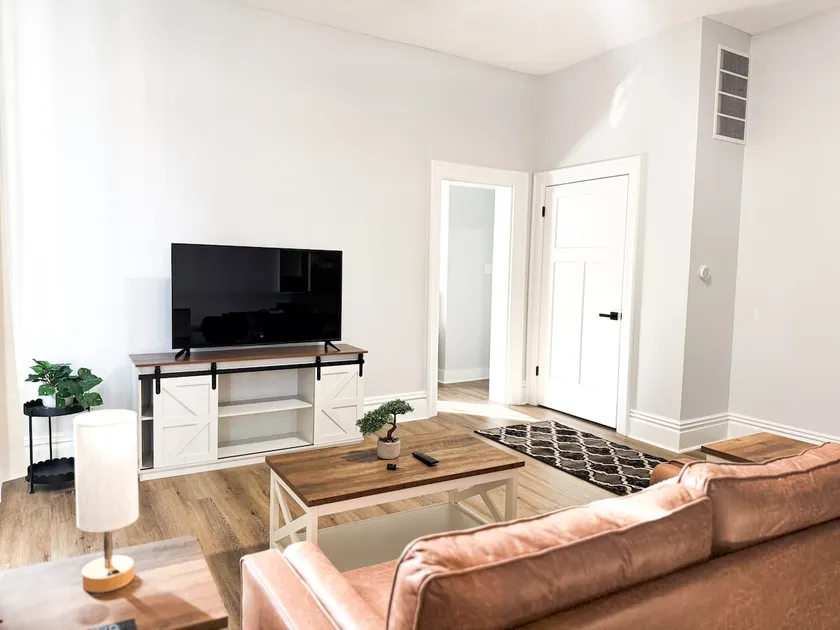 Local 1 Bed Room in Columbus | Cozy Corner Retreat - Image 1