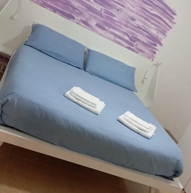 Large two-room apartment near the city center - Image 1