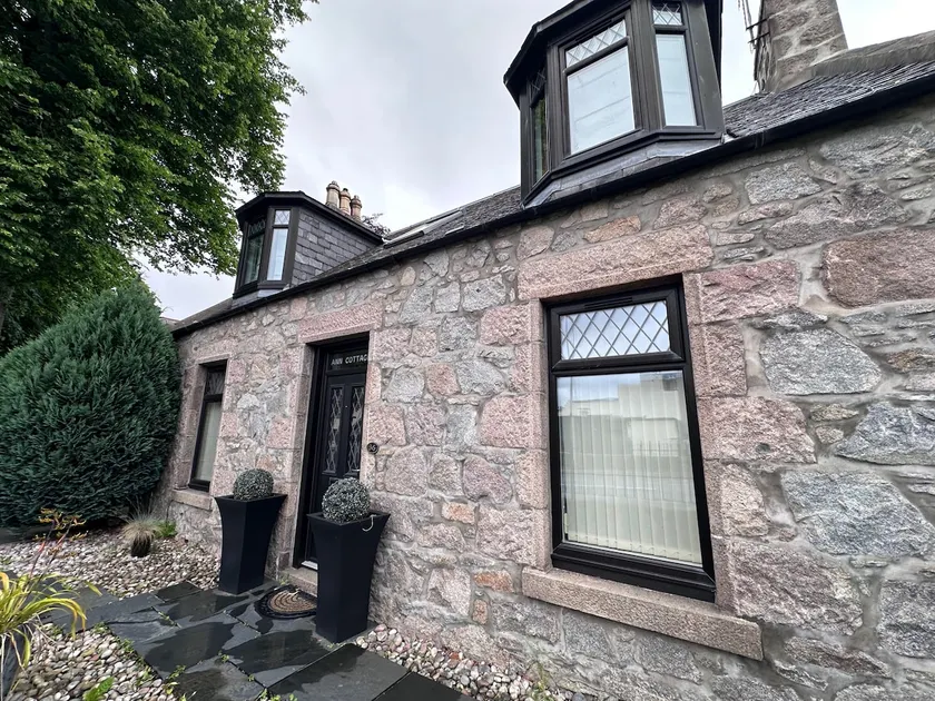 Cozy Aberdeen Cottage with 3 Bedrooms - Image 1