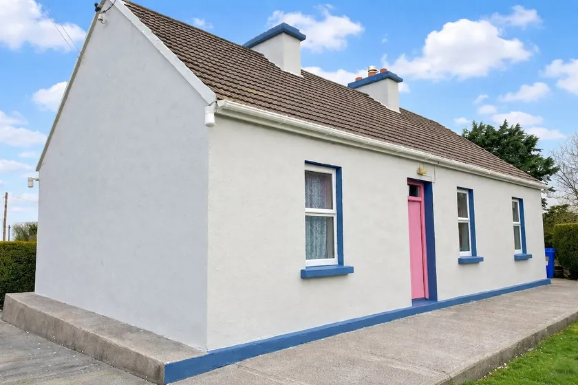 Paddy Staffs Cottage - Image 1
