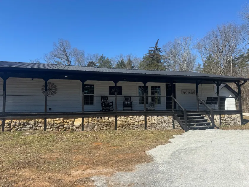 Big Daddy's Farmhouse - Image 1