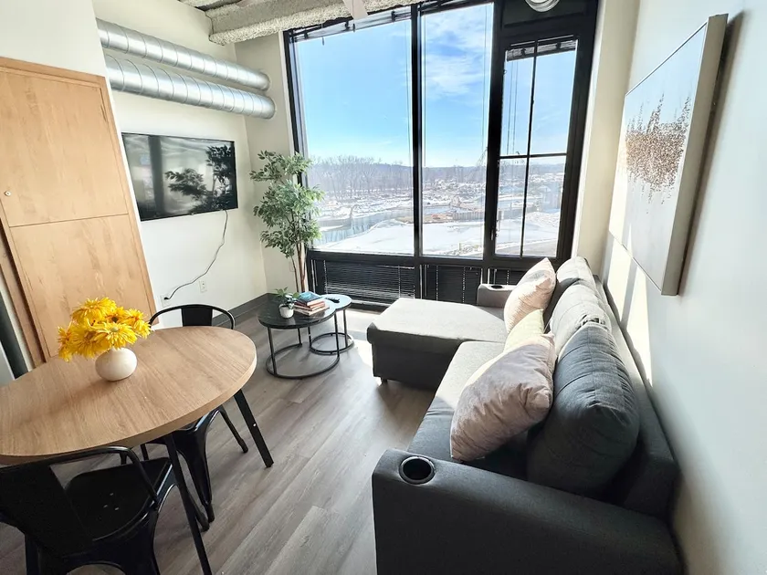 Nice & Lofty 1bed/1bath in DSM - Pool-Gym-Parking - Image 1