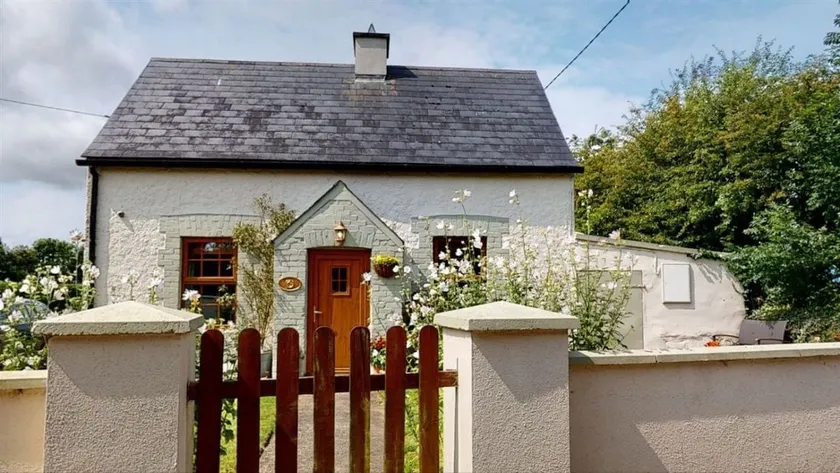 Éiru Cozy Cottage - Image 1