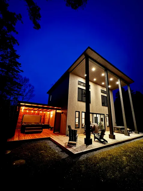Modern Beach House | Walk to Beach | Hot Tub - Image 1