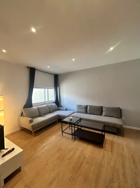 Beautiful duplex, easy parking. - Image 1