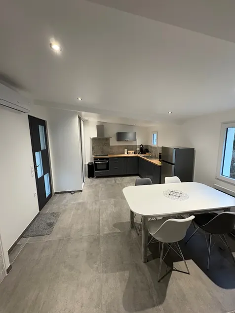 Streamfront maisonette - Image 1