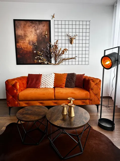 Orange apartment with parking space in the city center - Image 1