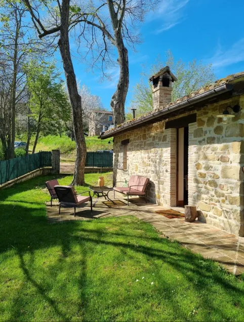 A little house in the woods - Image 1