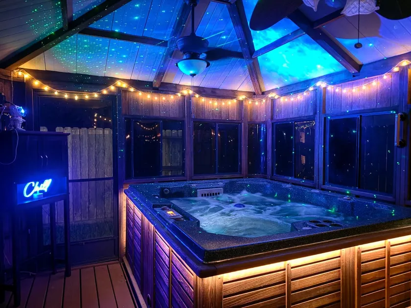 Private Oasis: Luxury Hot Tub, Near IAH Airport - Image 1