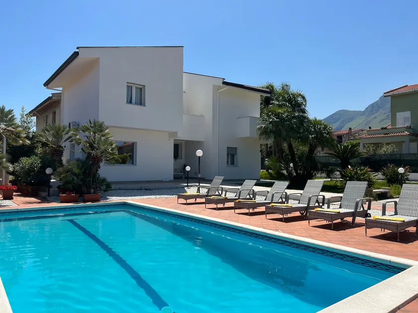 VILLA ALISE • Private pool • Relaxation • Spacious areas - Image 1