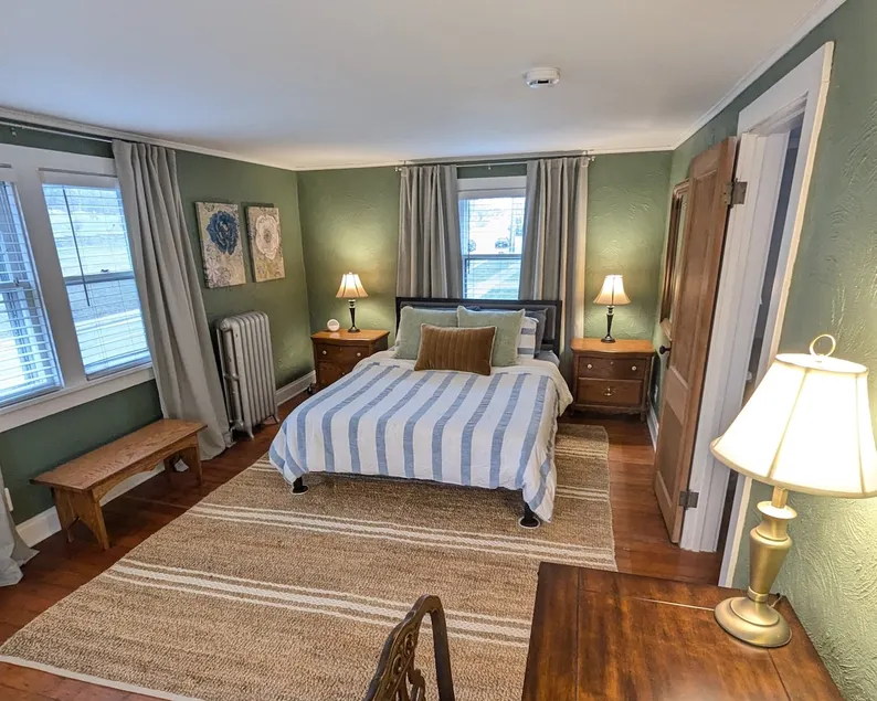 Charming home - centrally located, close to city - Image 1
