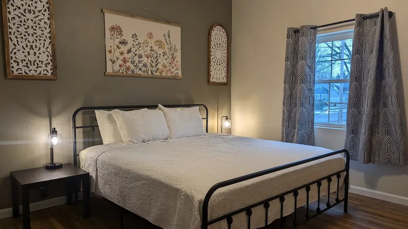 Uptown Getaway - 3bed/2bath - Image 1
